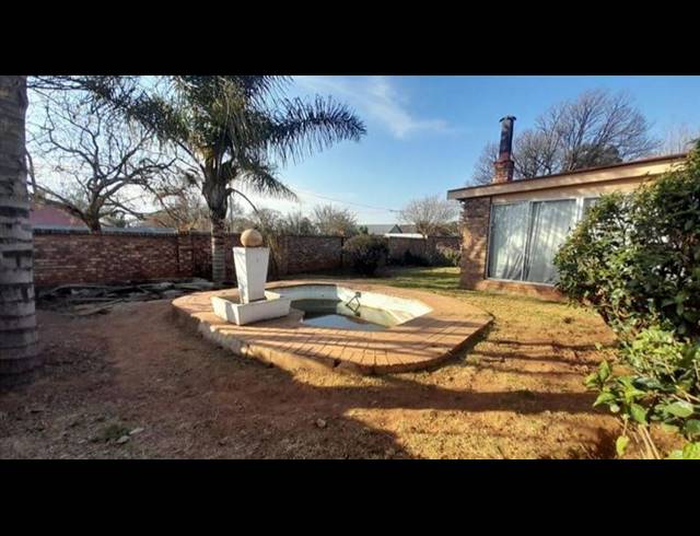 3 BEDROOM HOUSE FOR SALE IN KEMPTON PARK